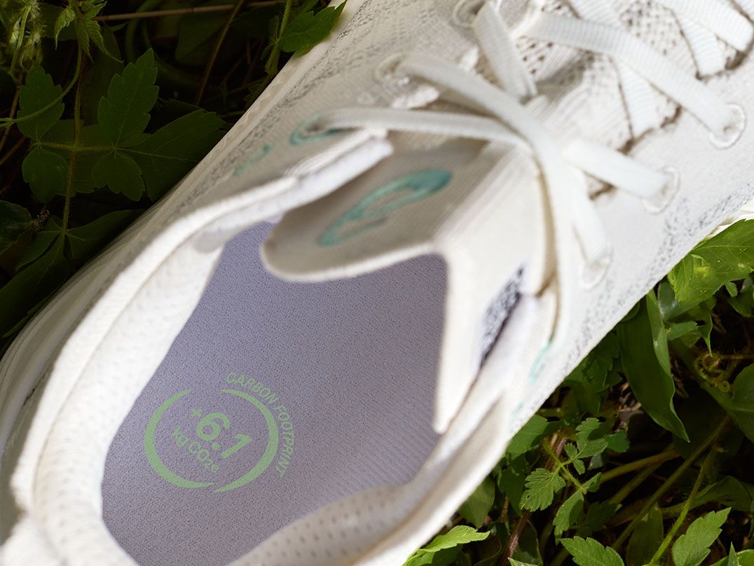 This photo features the new Nimbus Mirai™ with our new carbon footprint labeling (+6.1 kgC02)